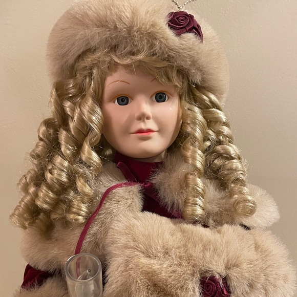 Beautiful moving Victorian doll - Picture 4 of 7